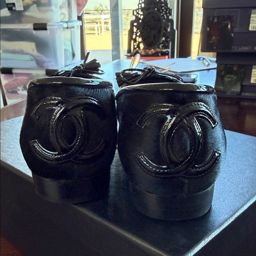 NEW CHANEL Black Flats with Logo Detail 38.5 - Picture 2 of 8